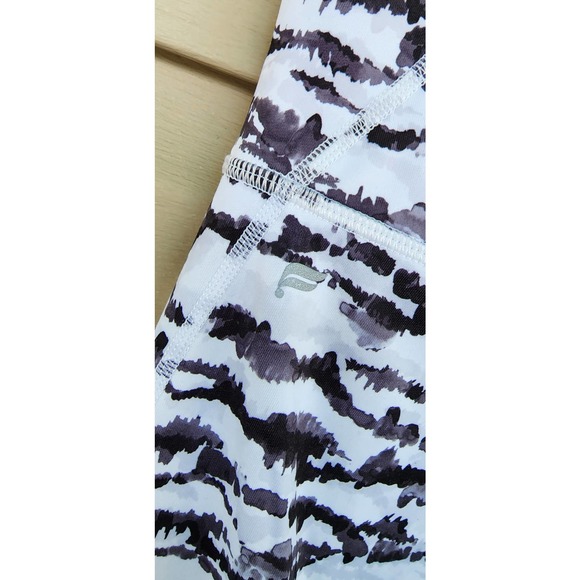 Fabletics Define PowerHold® High-Waisted 7/8 Legging White Tigress - Picture 10 of 10